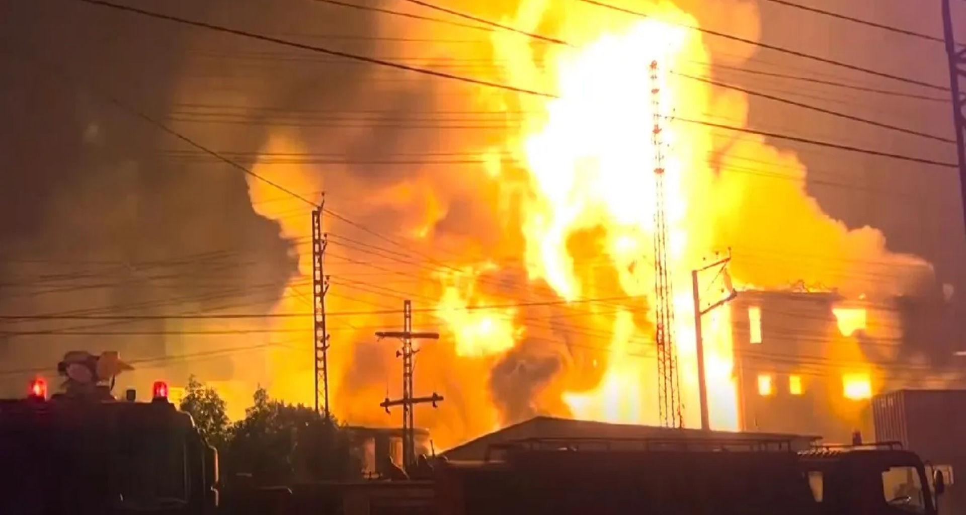 પાકિસ્તાનના પેશાવર શહેરમાં ભીષણ આગ, 5 લોકોના મોત, અનેક ઘાયલ