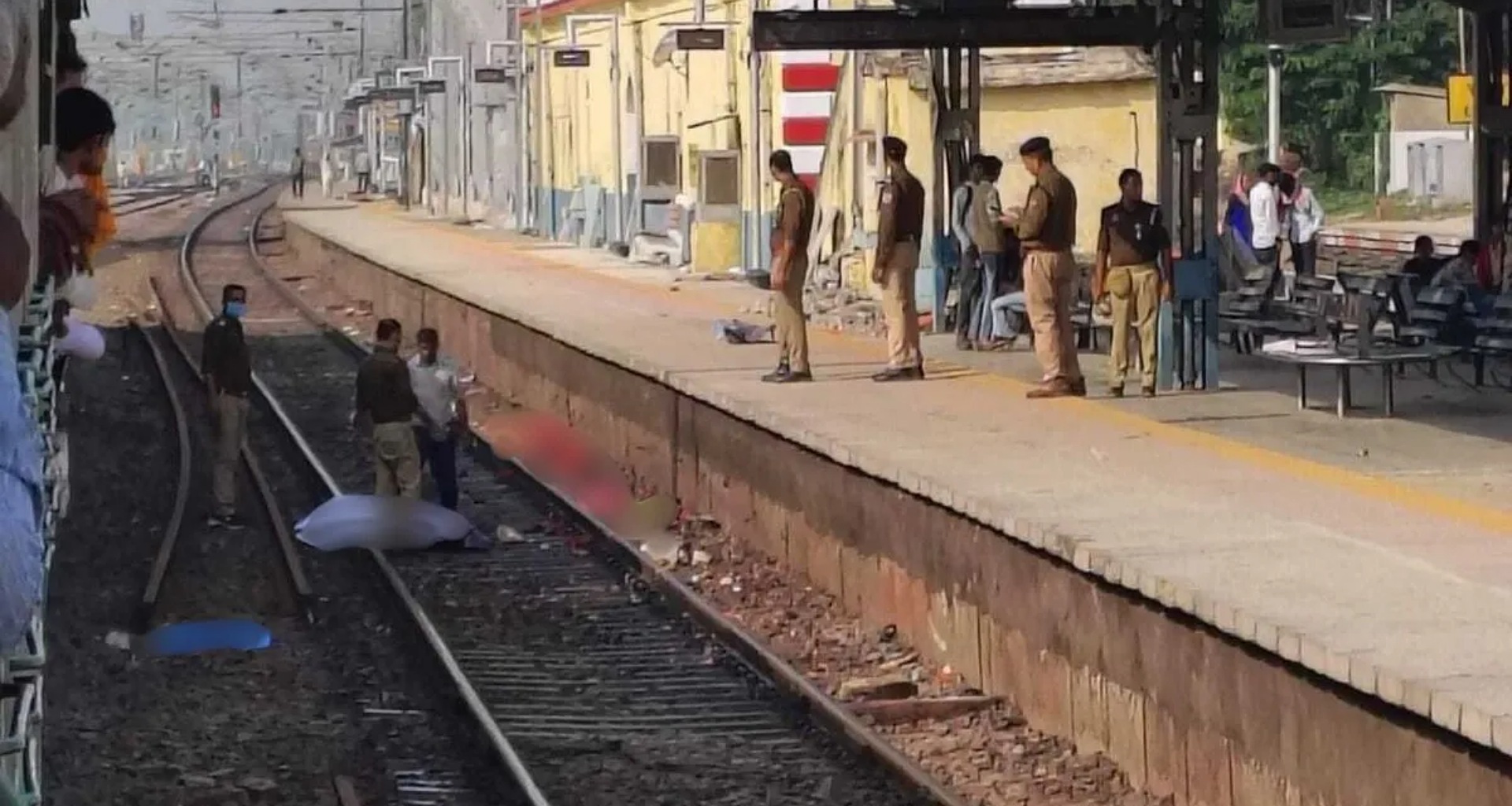 ઉત્તર પ્રદેશના મિર્ઝાપુરના ચુનાર સ્ટેશન પર મોટો ટ્રેન અકસ્માત, રેલ્વે ટ્રેક ક્રોસ કરતી વખતે 6 મુસાફરોના મોત
