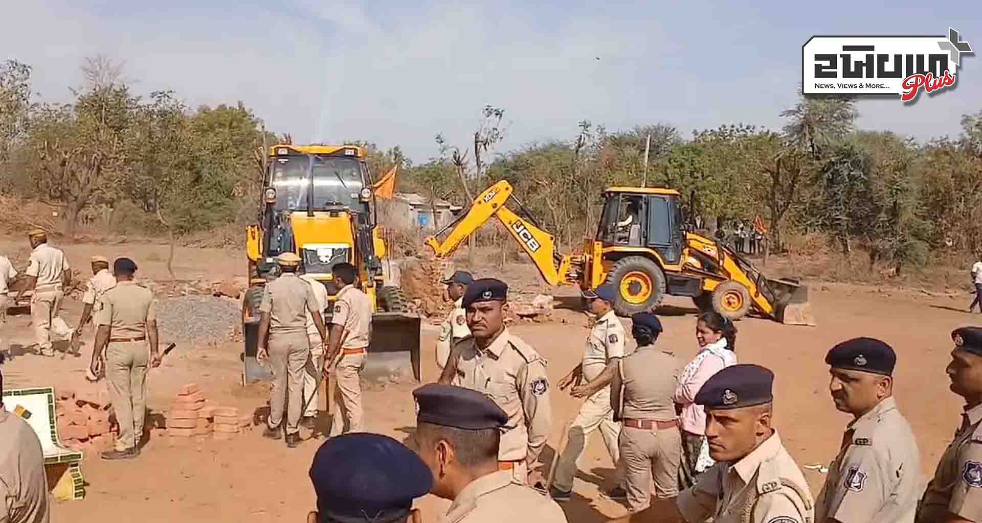 હાઇકોર્ટના આદેશને પગલે સલ્લા ગામમાં દબાણોનો સફાયો; 22 જેટલા પાકા દબાણો તોડી પડાયા