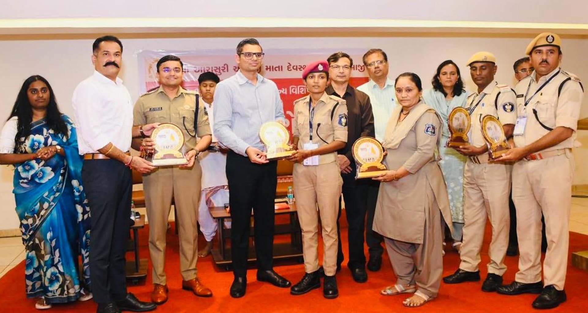 અંબાજી ભાદરવી પૂનમ મેળામાં હોમગાર્ડઝ જવાનોની પ્રશસનીય કામગીરી