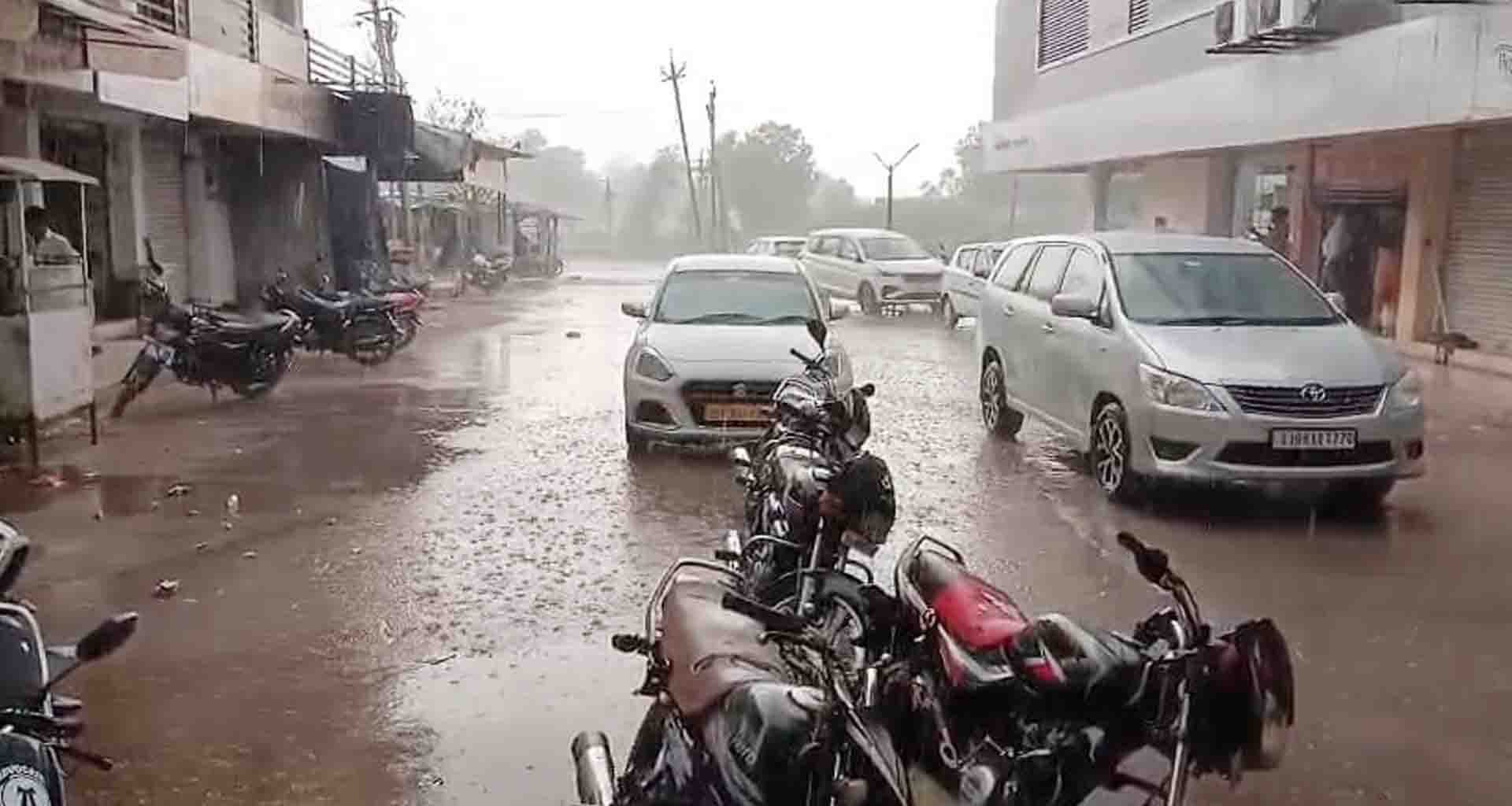 ભાભર પંથકમાં વરસાદ સાથે કરા પડતા દોડધામ મચી