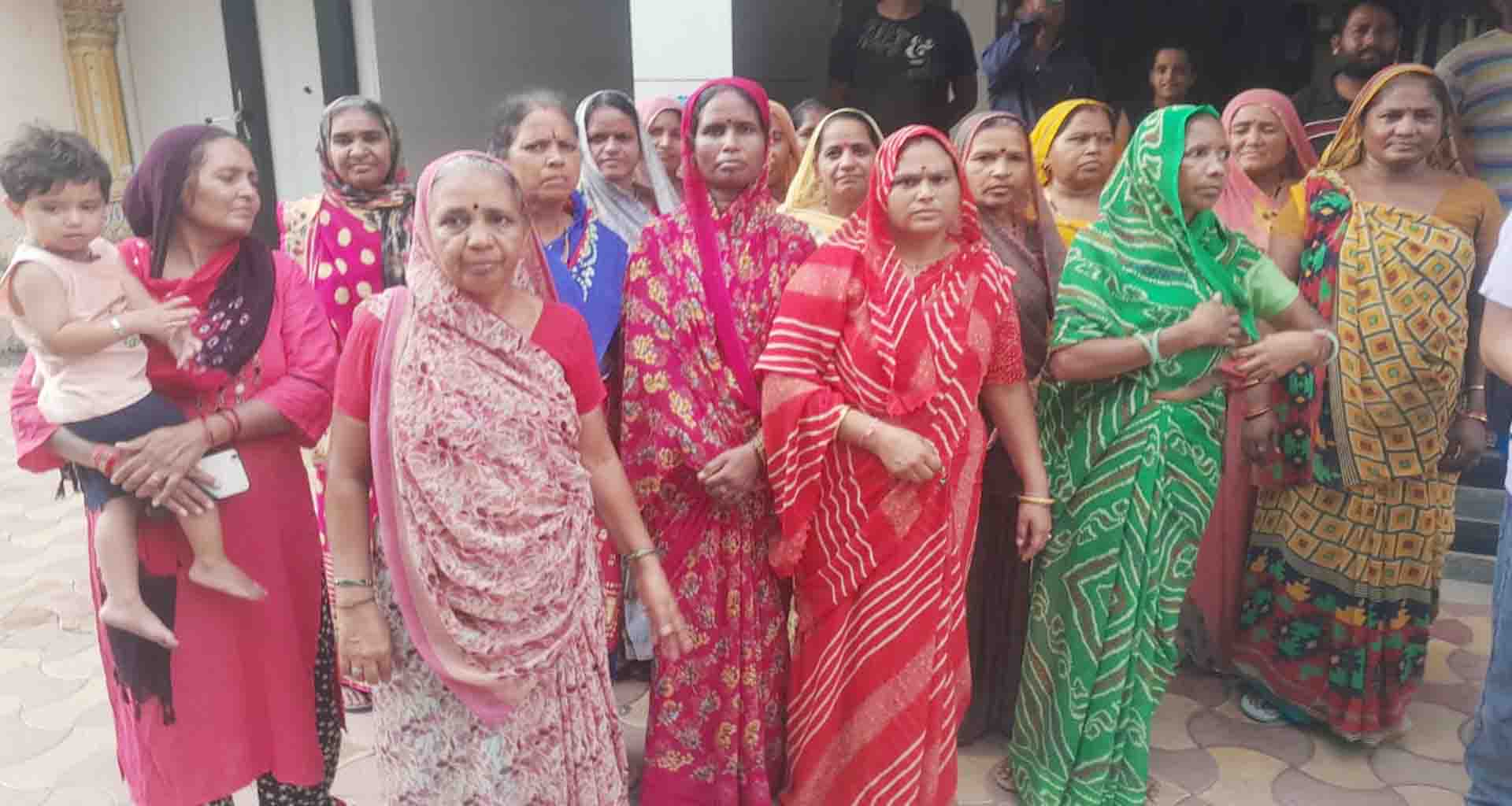 પાલનપુરમાં ગટર લાઇટ અન્ય સોસાયટીમાં પસાર કરવાની તજવીજને લઇ સ્થાનિકોમાં રોષ