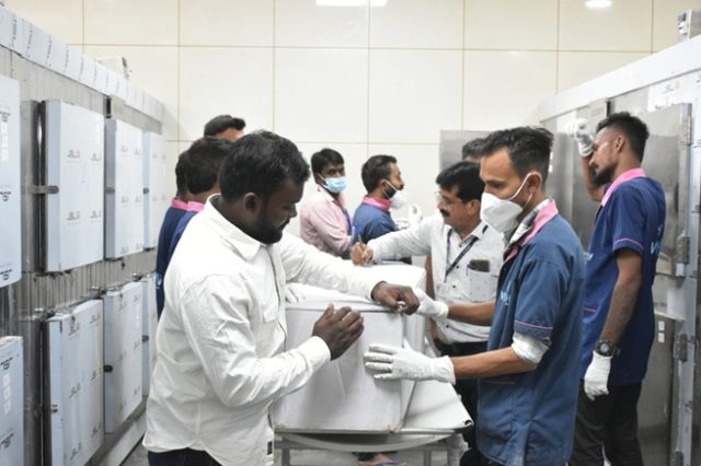 અમદાવાદ સિવિલ હોસ્પિટલમાંથી પાર્થિવ દેહ સન્માનભેર સોંપવાની સમગ્ર પ્રક્રિયા માટે 2 કંટ્રોલરૂમ કાર્યરત