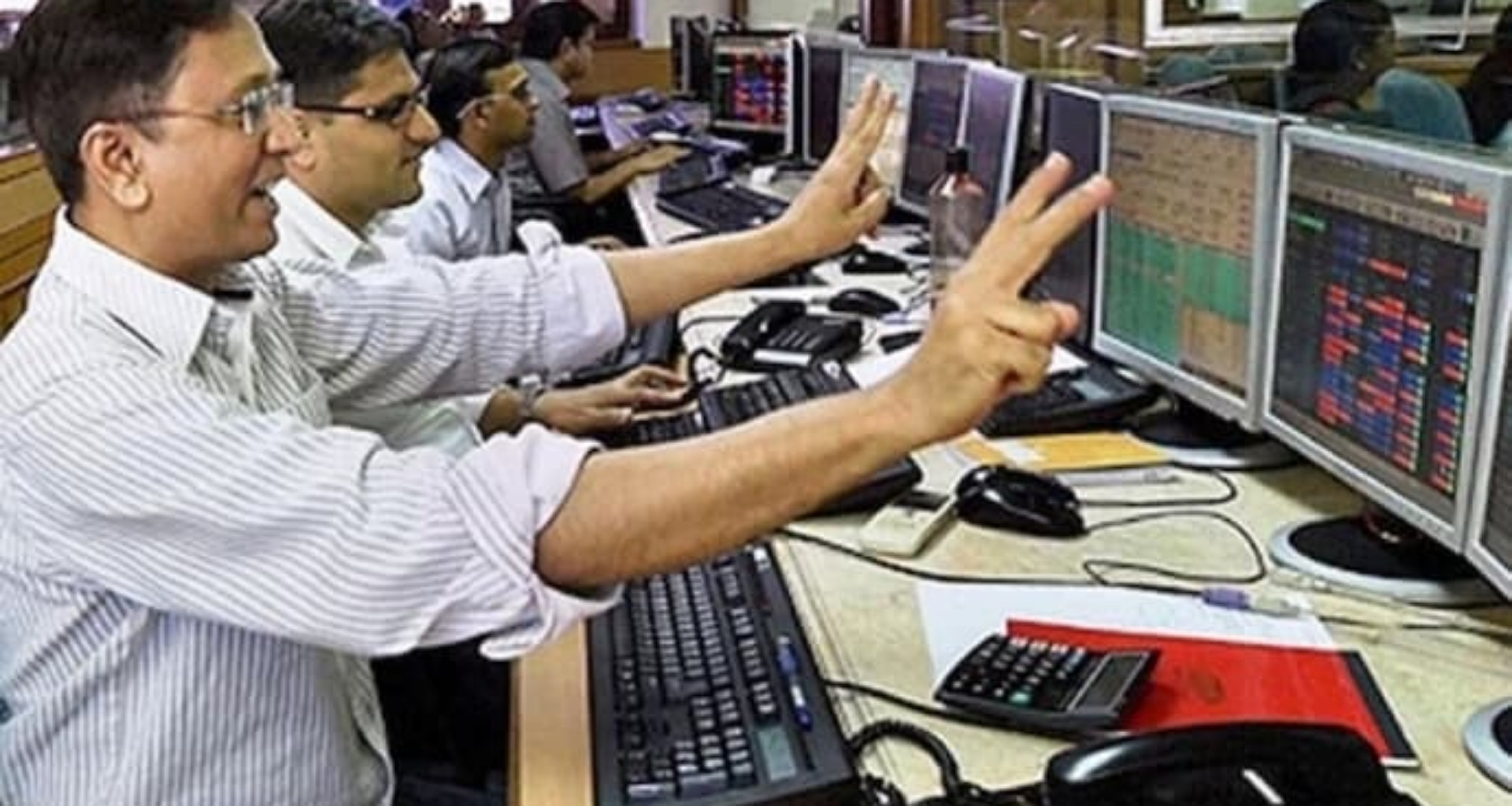 સેન્સેક્સ 500 પોઈન્ટથી વધુ વધ્યો, 83,000 ને પાર: આજે શેરબજાર કેમ વધી રહ્યું છે? જાણો...