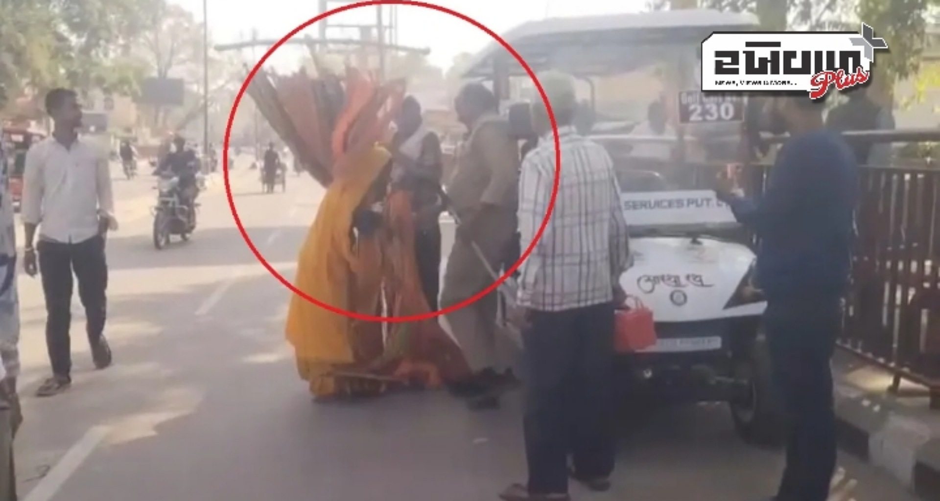 અયોધ્યામાં રામપથ પર ગાડીઓ ઉભી કરનારાઓને મુશ્કેલીનો સામનો કરવો પડ્યો, પોલીસે એક મહિલાને થપ્પડ મારી; જાણો આખો મામલો