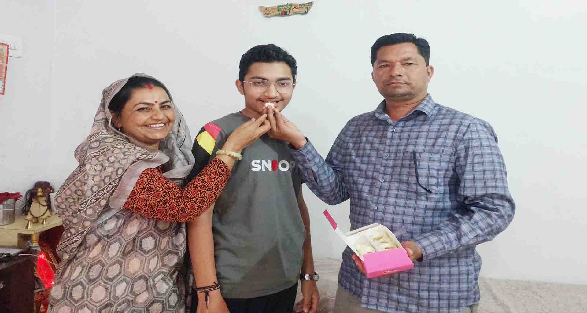 ડીસાની ડી.એન.જે. આદર્શ હાઈસ્કૂલનો વિદ્યાર્થી 98.33 % સાથે સમગ્ર જિલ્લામાં પ્રથમ