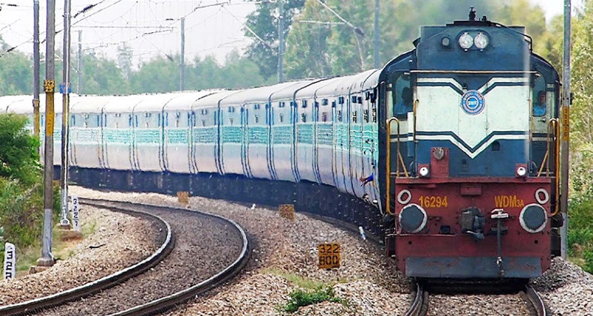 દિવાળીના તહેવાર પર ૧૨,૦૦૦ સ્‍પેશિયલ ટ્રેનો દોડશે