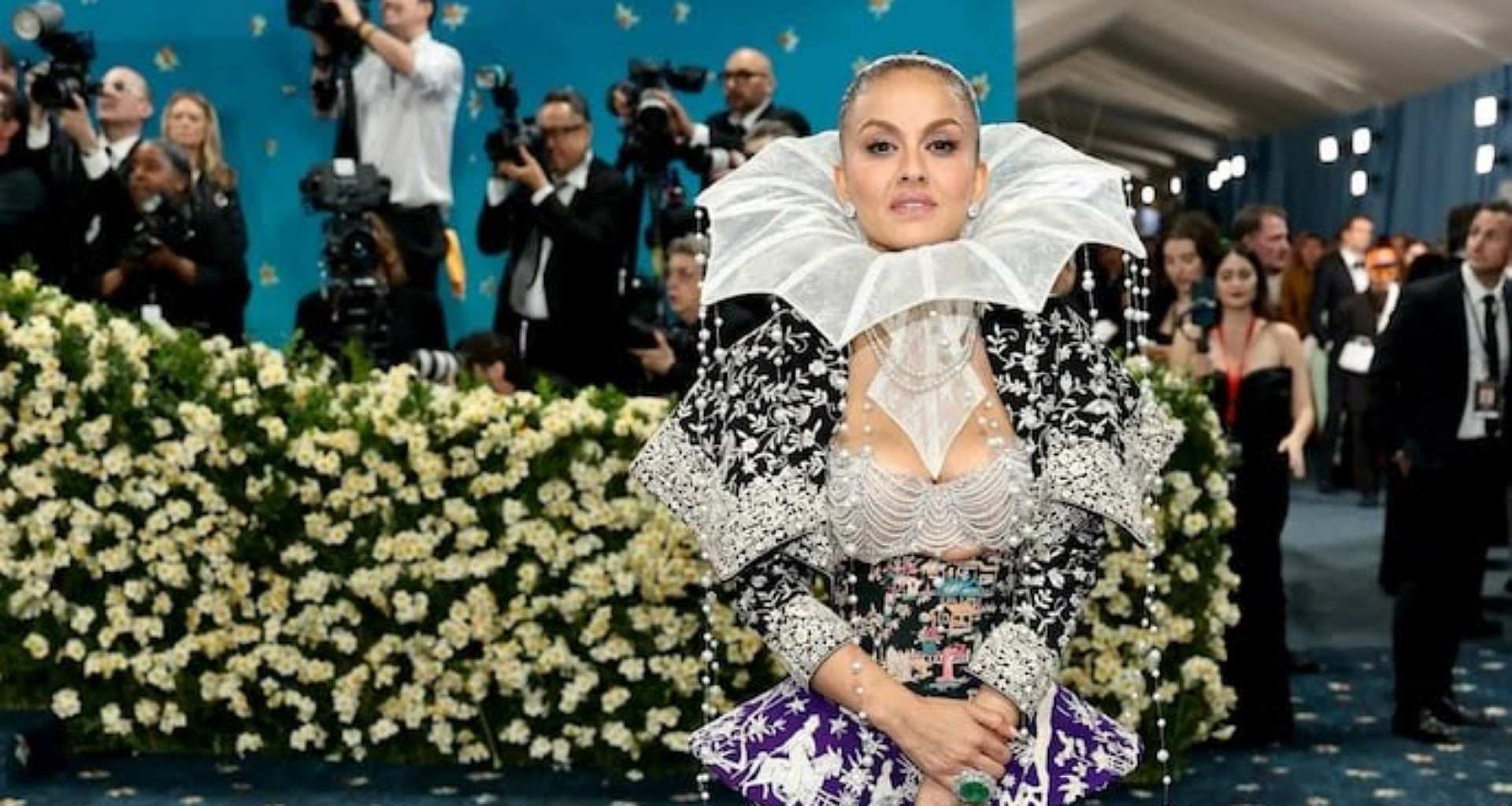 નતાશા પુનાવાલાના કસ્ટમ ડ્રેસે ઉપસ્થિઓને મંત્રમુગ્ધ કર્યા