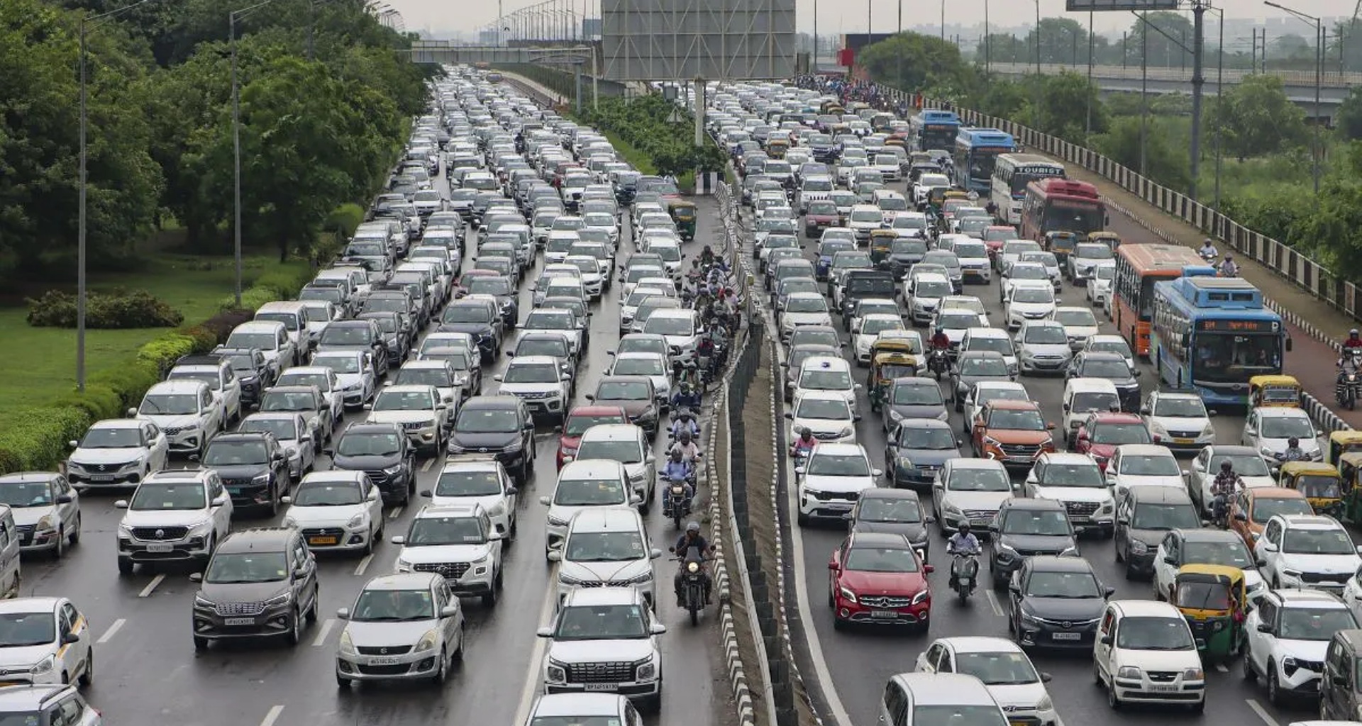 દિલ્હી, નોઈડા, ગુરુગ્રામ, ફરીદાબાદ, ગાઝિયાબાદમાં આજ રાતથી આ રસ્તાઓ બંધ રહેશે, અહીં ડાયવર્ઝન રહેશે, યાદી જુઓ