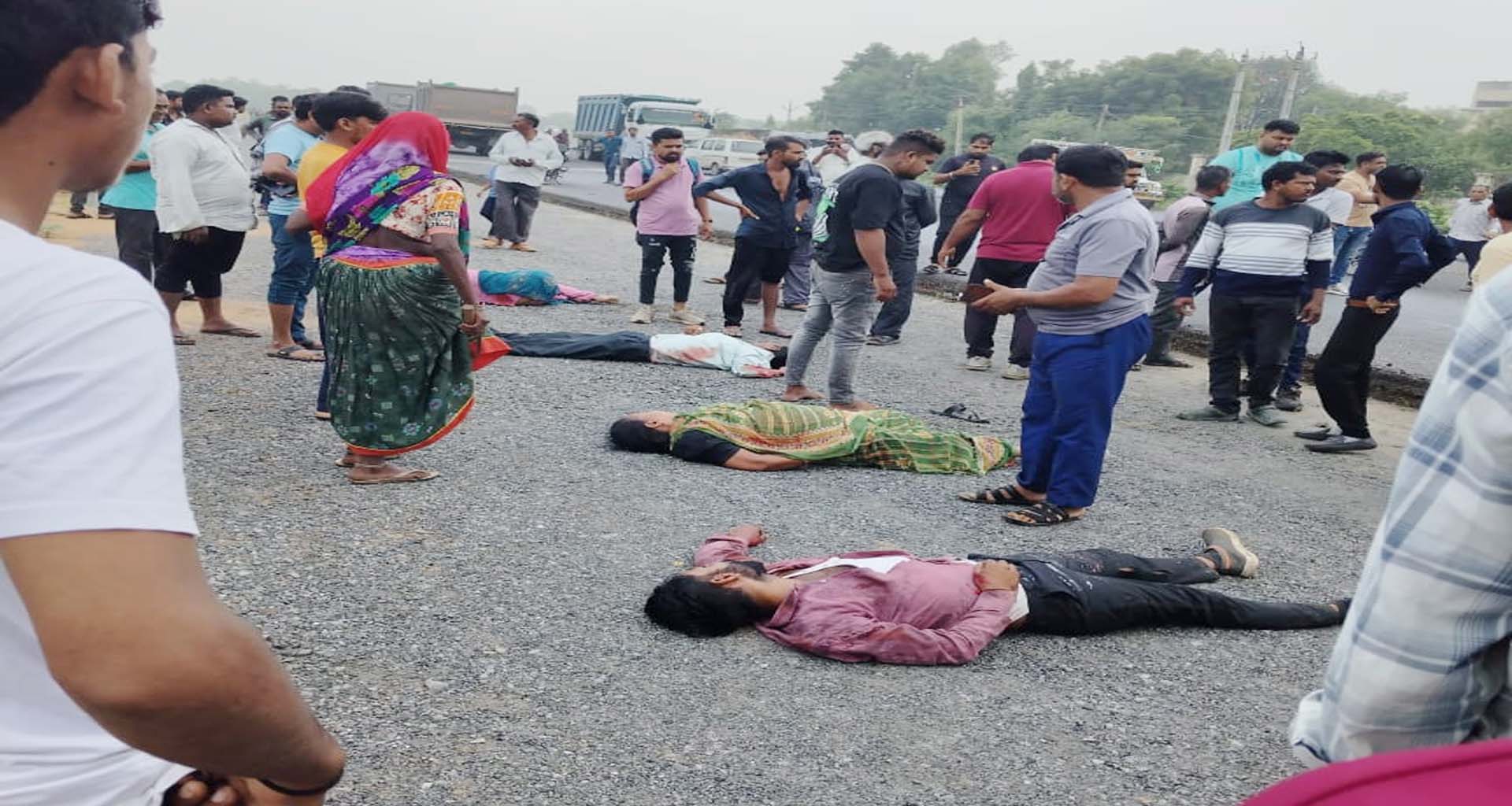 મહેસાણા-અંબાજી હાઈવે ભયાનક અકસ્માત : પિતા-પુત્ર સહિત બેના મોત