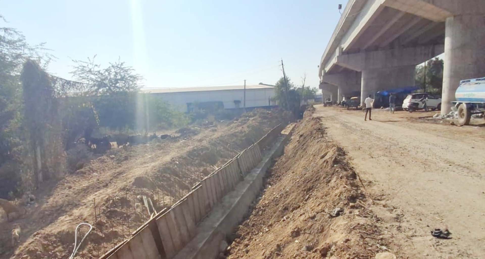 પાટણના સિદ્ધપુર-ખેરાલુ રોડ પર રૂ.731 લાખના ખર્ચે હાથ ધરાયેલ સર્વિસ રોડની કામગીરી પૂરજોશમાં