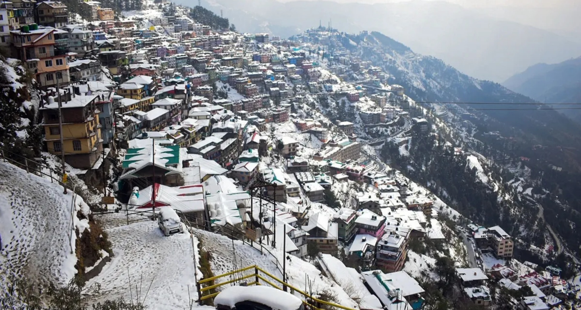 હિમાચલ પ્રદેશમાં વરસાદ અને બરફવર્ષાને કારણે 683 રસ્તા બંધ, 5,700 ટ્રાન્સફોર્મરને અસર