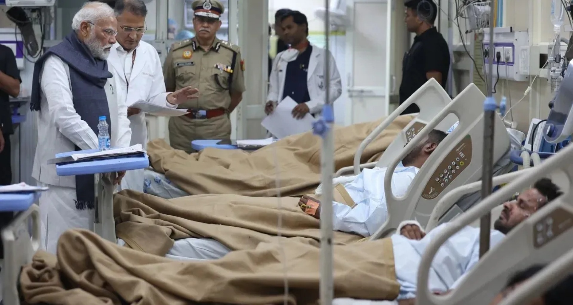 પીએમ મોદી ભૂટાનથી પાછા ફર્યા, દિલ્હી વિસ્ફોટ પીડિતોને મળ્યા