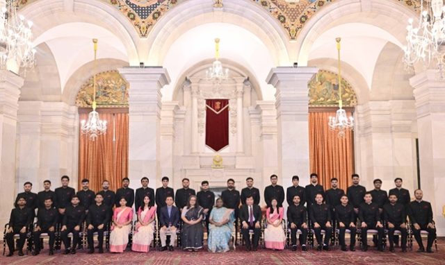 ભારતીય સંરક્ષણ સંપદા સેવા, લશ્કરી ઇજનેરી સેવા અને કેન્દ્રીય જળ ઇજનેરી સેવાના પ્રોબેશનરી અધિકારીઓએ રાષ્ટ્રપતિ સાથે મુલાકાત કરી