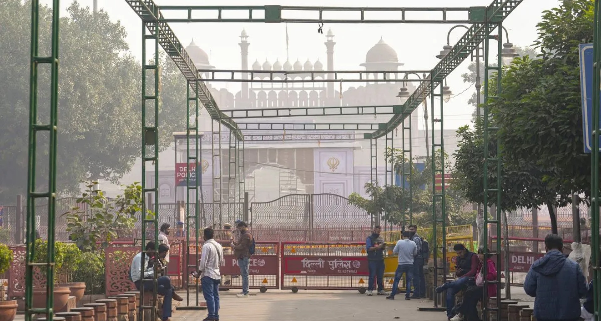 લાલ કિલ્લા વિસ્ફોટ: પોલીસે હરિયાણાના એક મૌલવીની અટકાયત કરી, 8 મૃતકોની ઓળખ થઈ