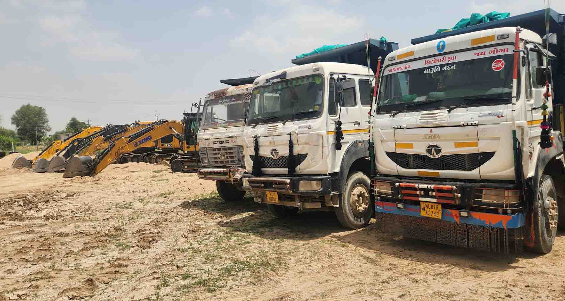 બનાસકાંઠા મેગા ઓપરેશન; 5 હિટાચી મશીન અને 3 ડમ્પર સહિત 2.50 કરોડનો મુદ્દામાલ જપ્ત