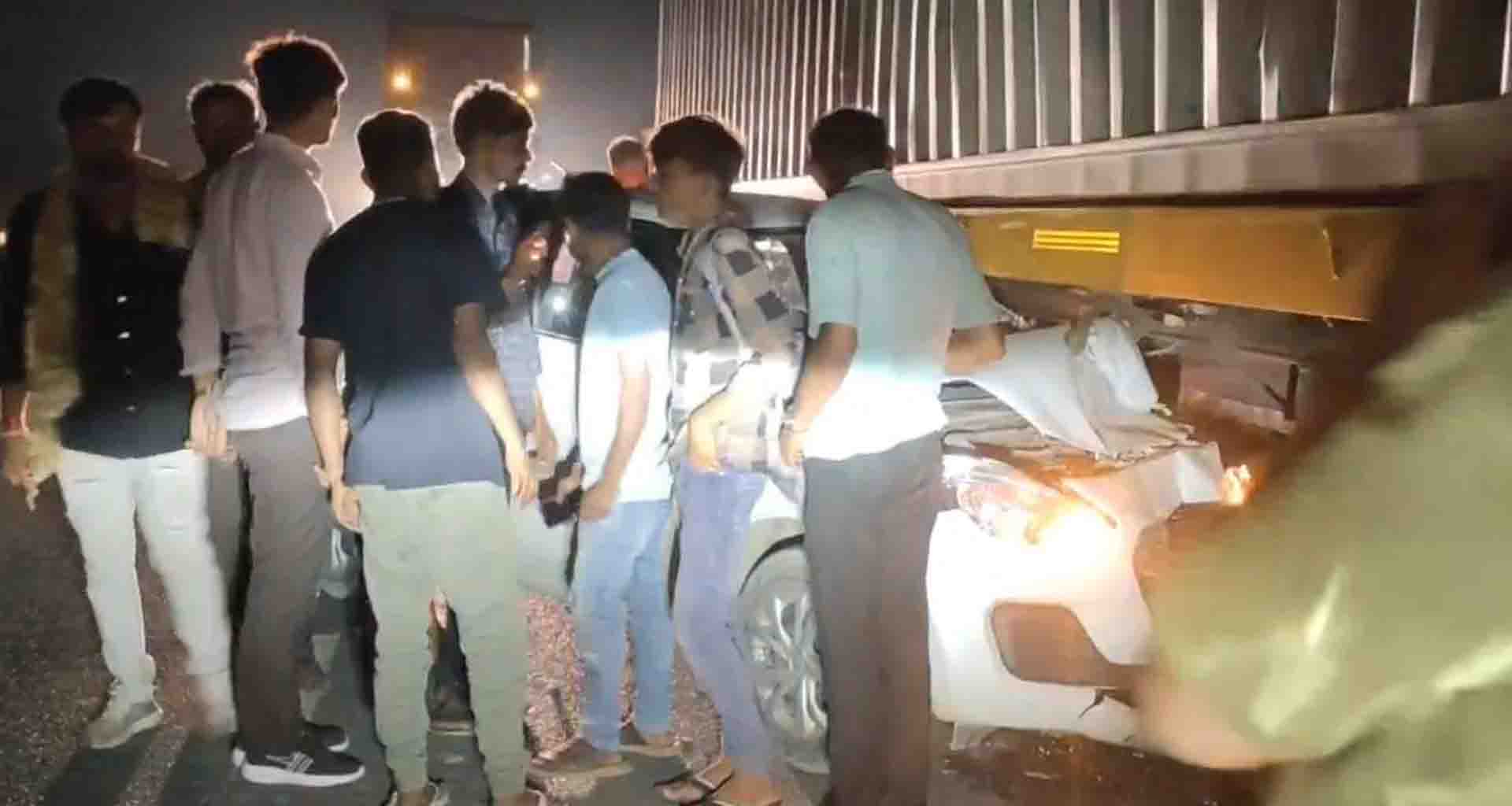 હારીજ રાધનપુર હાઈવે માર્ગ પર ગત મોડી રાત્રે સર્જાયેલ ત્રિપલ અકસ્માતમા બે લોકો ઈજાગ્રસ્ત બન્યા