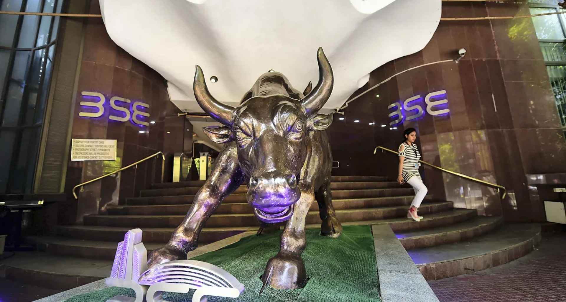 આજે શેરબજાર: પીએમ મોદીની જાહેરાતની અસર દેખાઈ, સેન્સેક્સ વધ્યો, આ ક્ષેત્રોના શેરમાં રોકેટ ગતિએ ઉછાળો