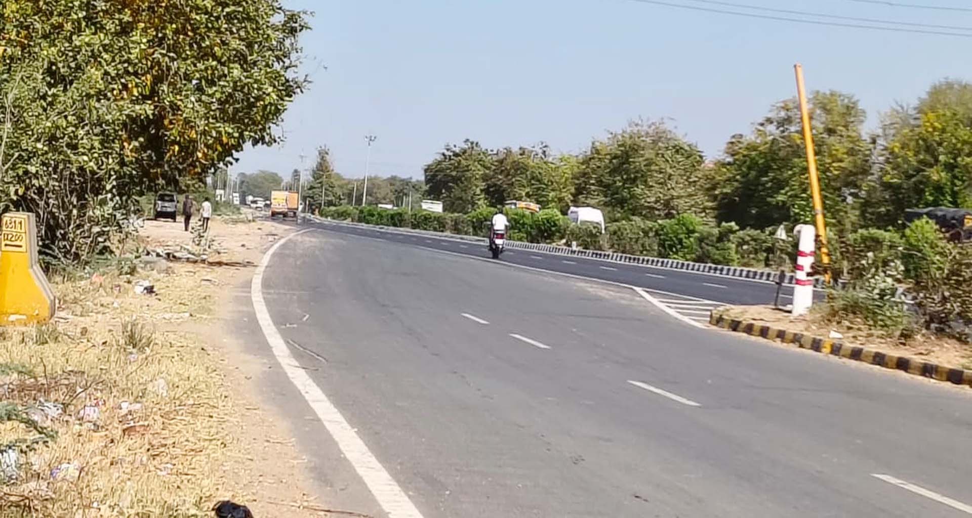 બનાસકાંઠા જિલ્લામાં ગરમી વધતા રોડ ઉપર મૃગજળના દ્રશ્યો સર્જાયા