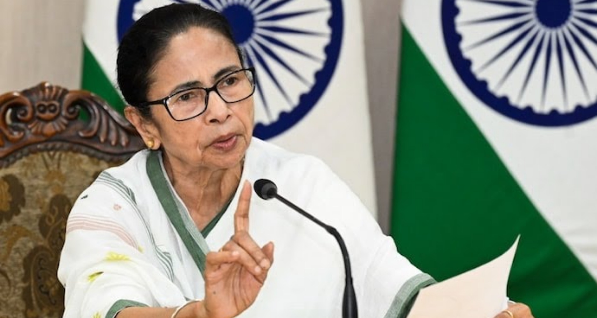 મમતા બેનર્જીએ બંગાળમાં કોવિડ તૈયારીઓની સમીક્ષા કરી, કહ્યું 'ગભરાવાનું કોઈ કારણ નથી'
