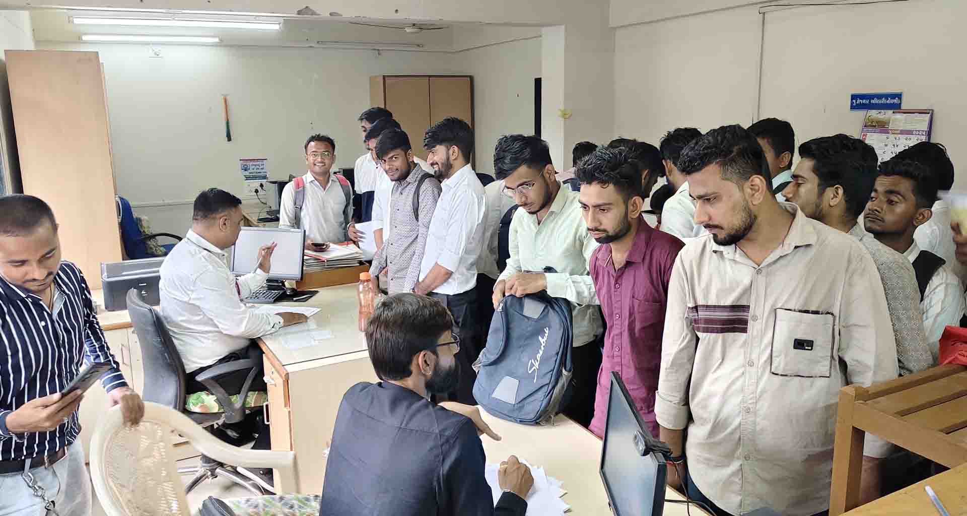 રોજગાર કચેરી, પાલનપુર દ્વારા યોજાયેલા ભરતી મેળામાં ૯૨ ઉમેદવારોને નોકરીની તક અપાઈ