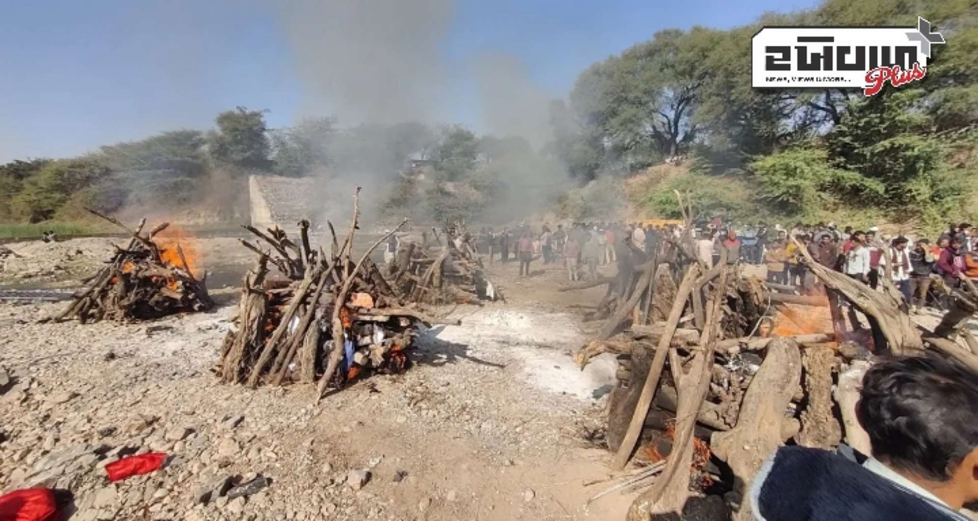 મહાકુંભમાં જઈ રહેલા 8 યુવાનોના માર્ગ અકસ્માતમાં મોત, એકસાથે 5 યુવાનોનો અગ્નિસંસ્કાર થતા આખું ગામ રડી પડ્યું