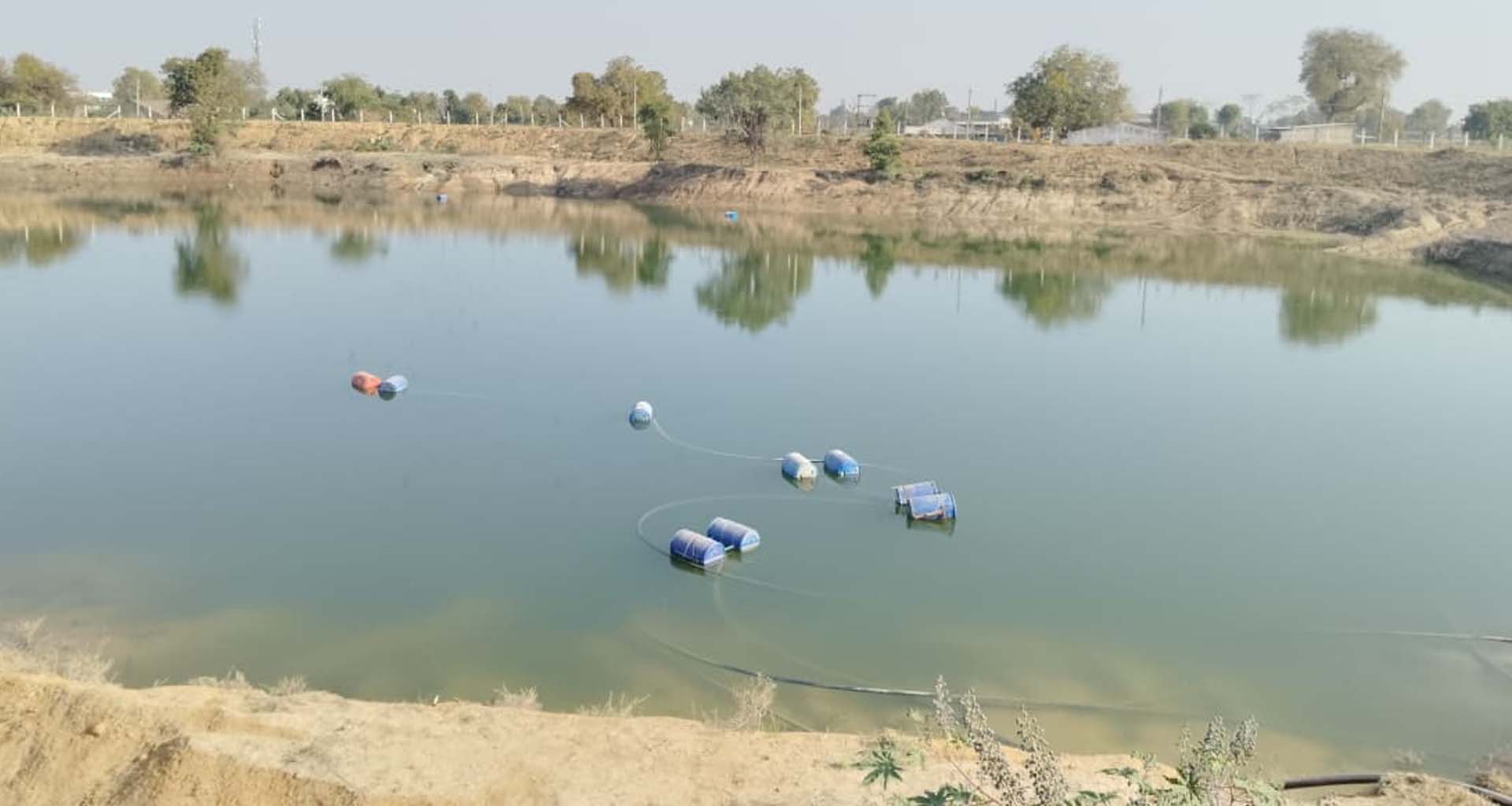 બનાસકાંઠા જિલ્લાના ટેટોડામાં નર્મદાના નીરથી તળાવ ભરાતા ખેડૂતોમાં ખુશીની લહેર