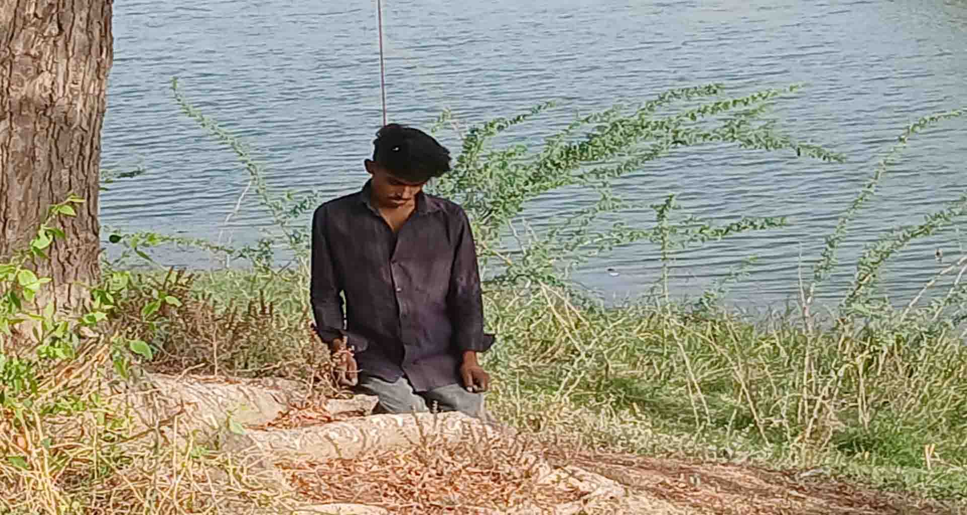 સમીના તળાવ કાંઠે ફાંસો ખાધેલી હાલતમાં યુવાનની લાશ મળી
