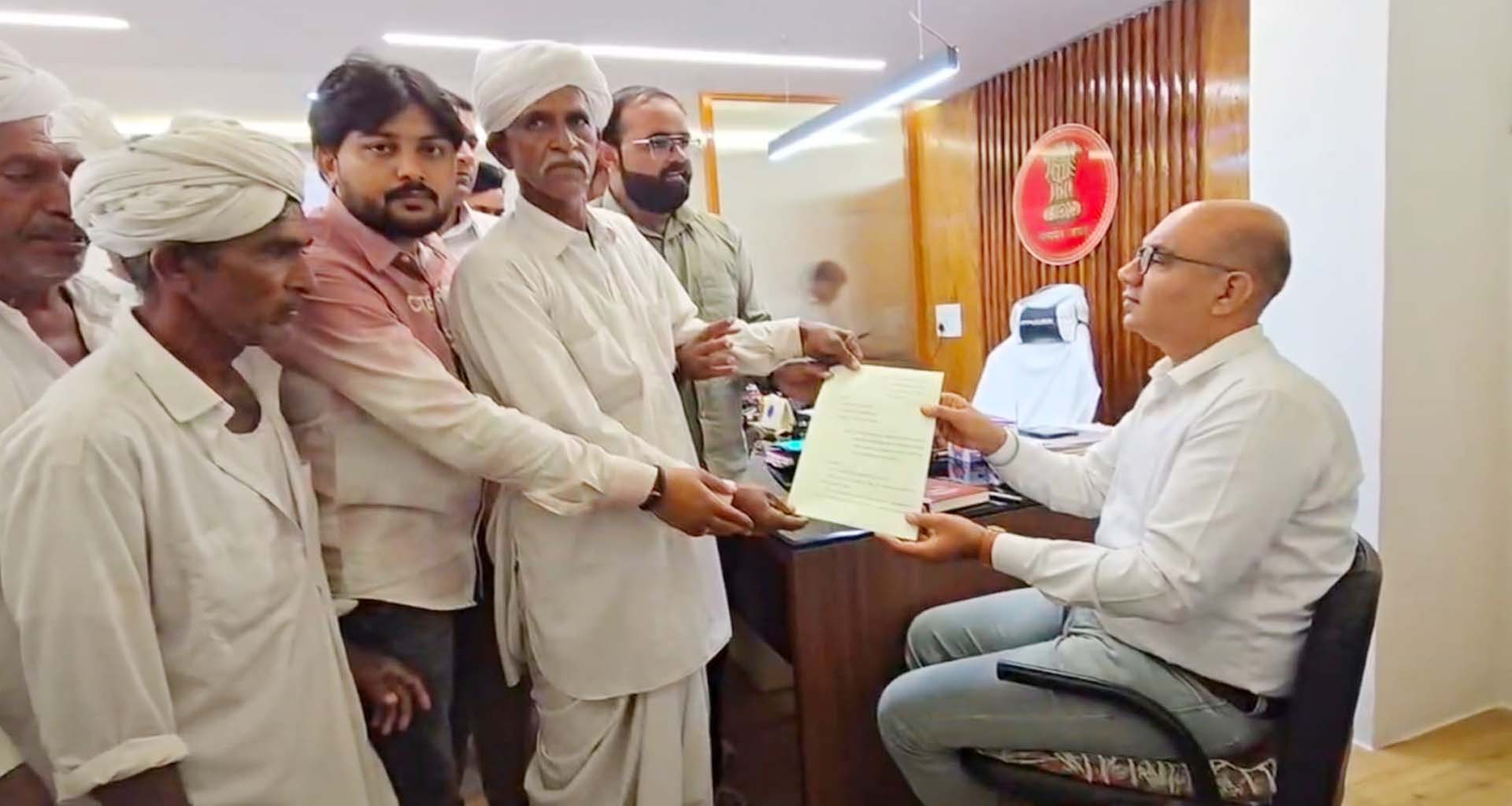 કમોસમી વરસાદના વળતરમાં 'ભેદભાવ' ના આક્ષેપ સાથે આગડોલના ખેડૂતો મેદાને