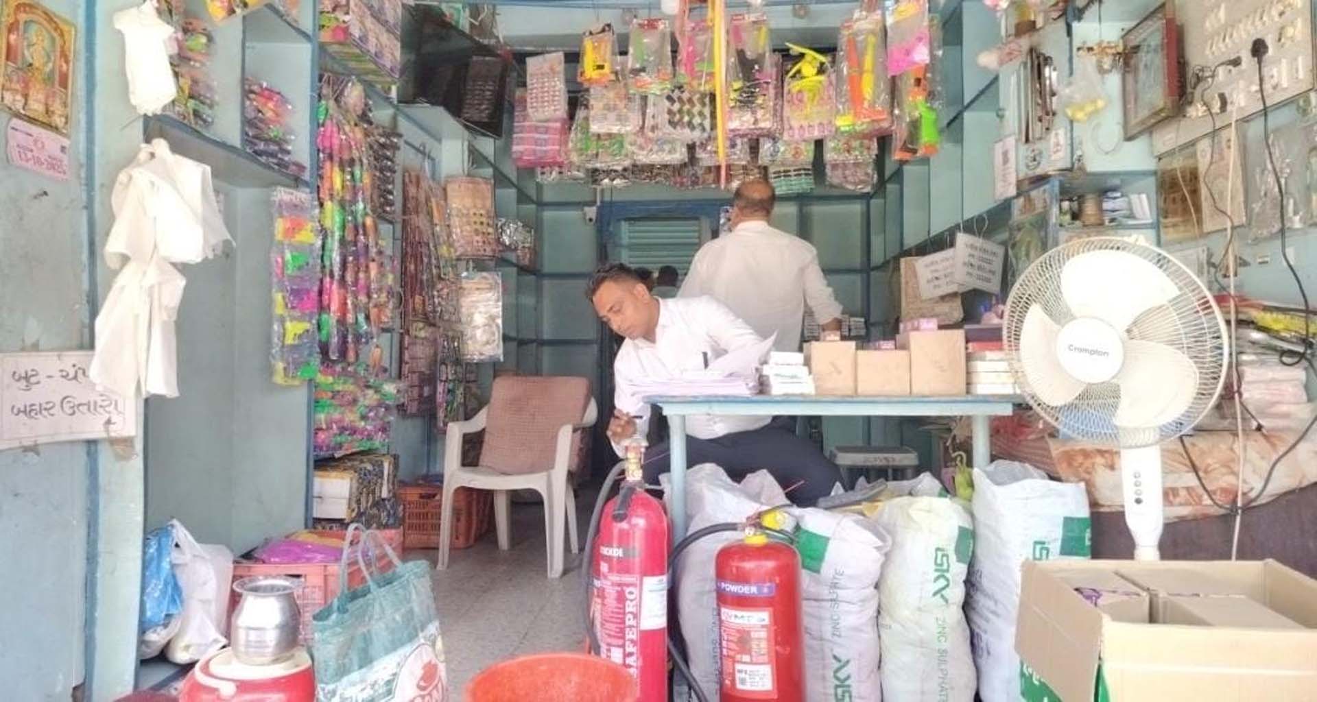 ડીસામાં ફટાકડા લાઈસન્સનો મામલો ગરમાયો : પાલિકાના ફાયર વિભાગની તપાસમાં ખુલાસો