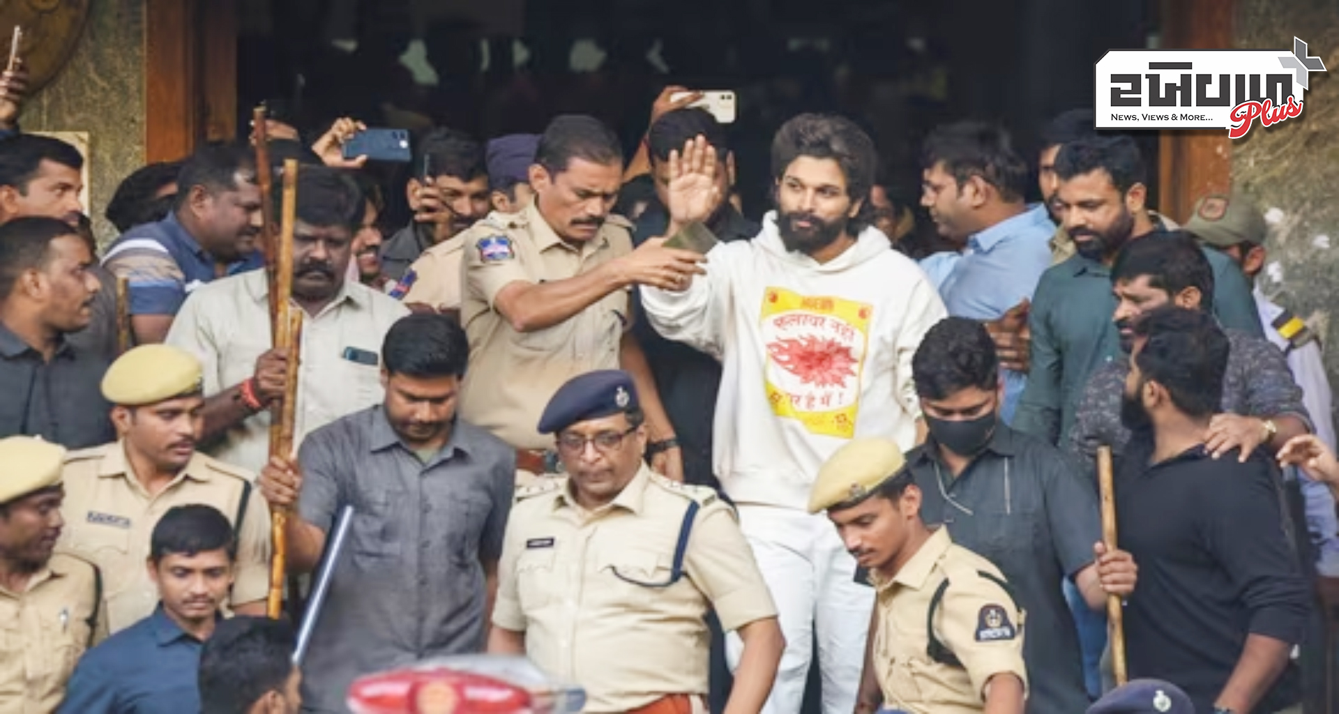 સાઉથના સુપરસ્ટાર અલ્લુ અર્જુનને પોલીસે કસ્ટડીમાં મહિલાના મોતના મામલામાં પોલીસે તેની અટકાયત કરી