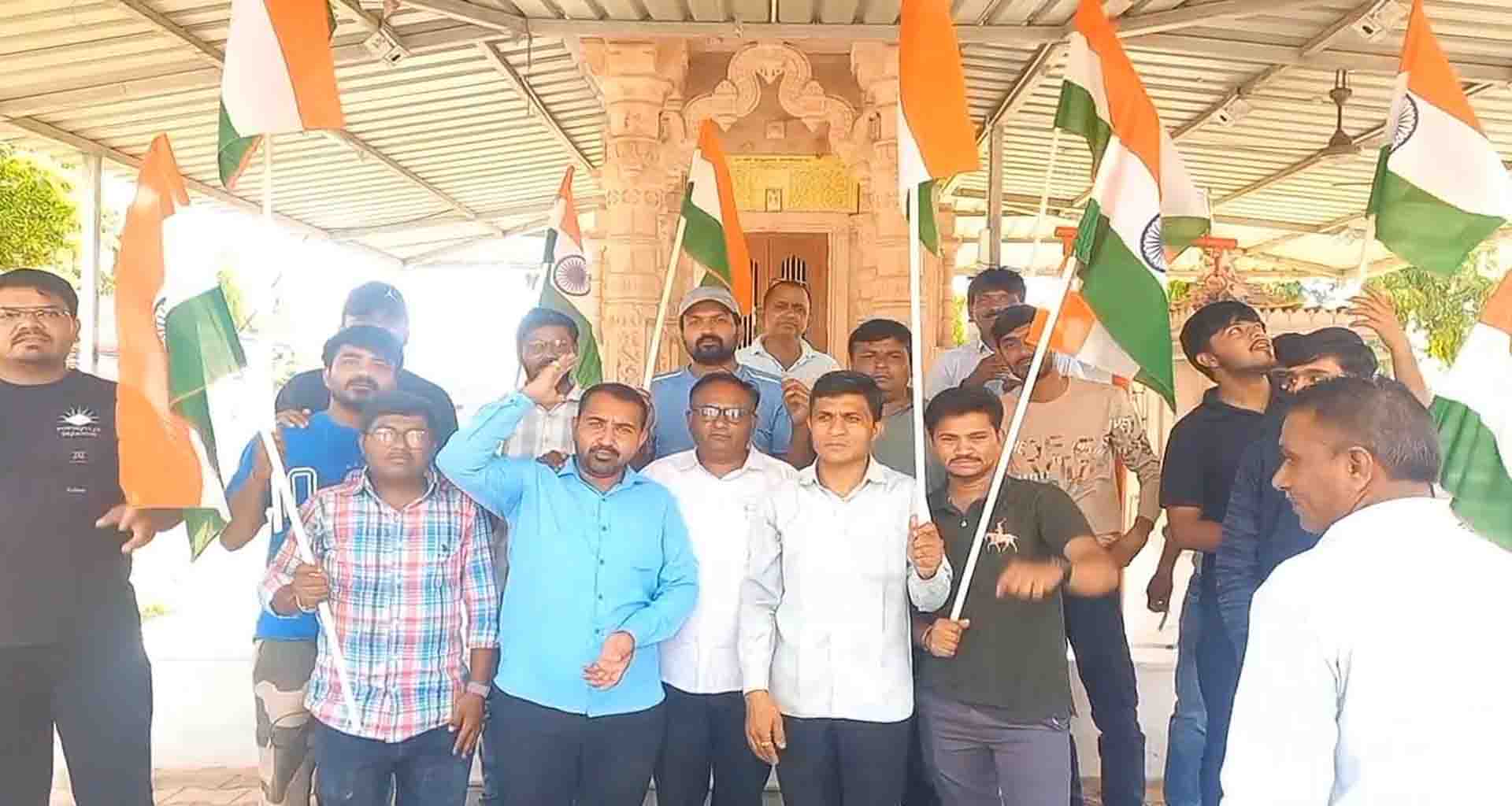 પાકિસ્તાન સાથેના તણાવ વચ્ચે ગણેશપુરાના યુવકોની તિરંગાયાત્રા