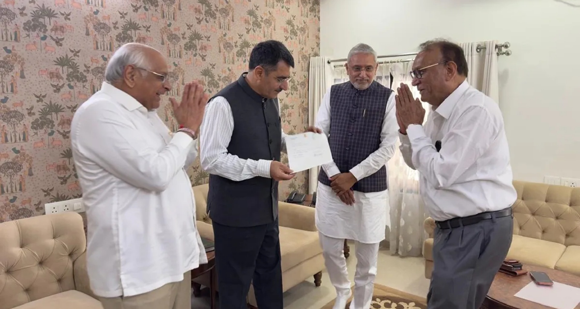 ગુજરાત વિધાનસભાના ડેપ્યુટી સ્પીકર જેઠા આહિર ભરવાડે પોતાના પદ પરથી રાજીનામું આપ્યું