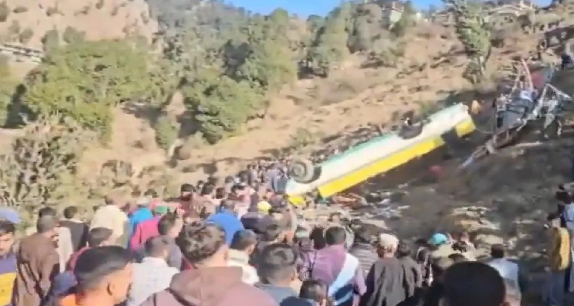 હિમાચલ પ્રદેશના સિરમૌરમાં ખાનગી બસ ખાડામાં પડી, 8 લોકોના મોત; 35 થી વધુ મુસાફરો સવાર હતા