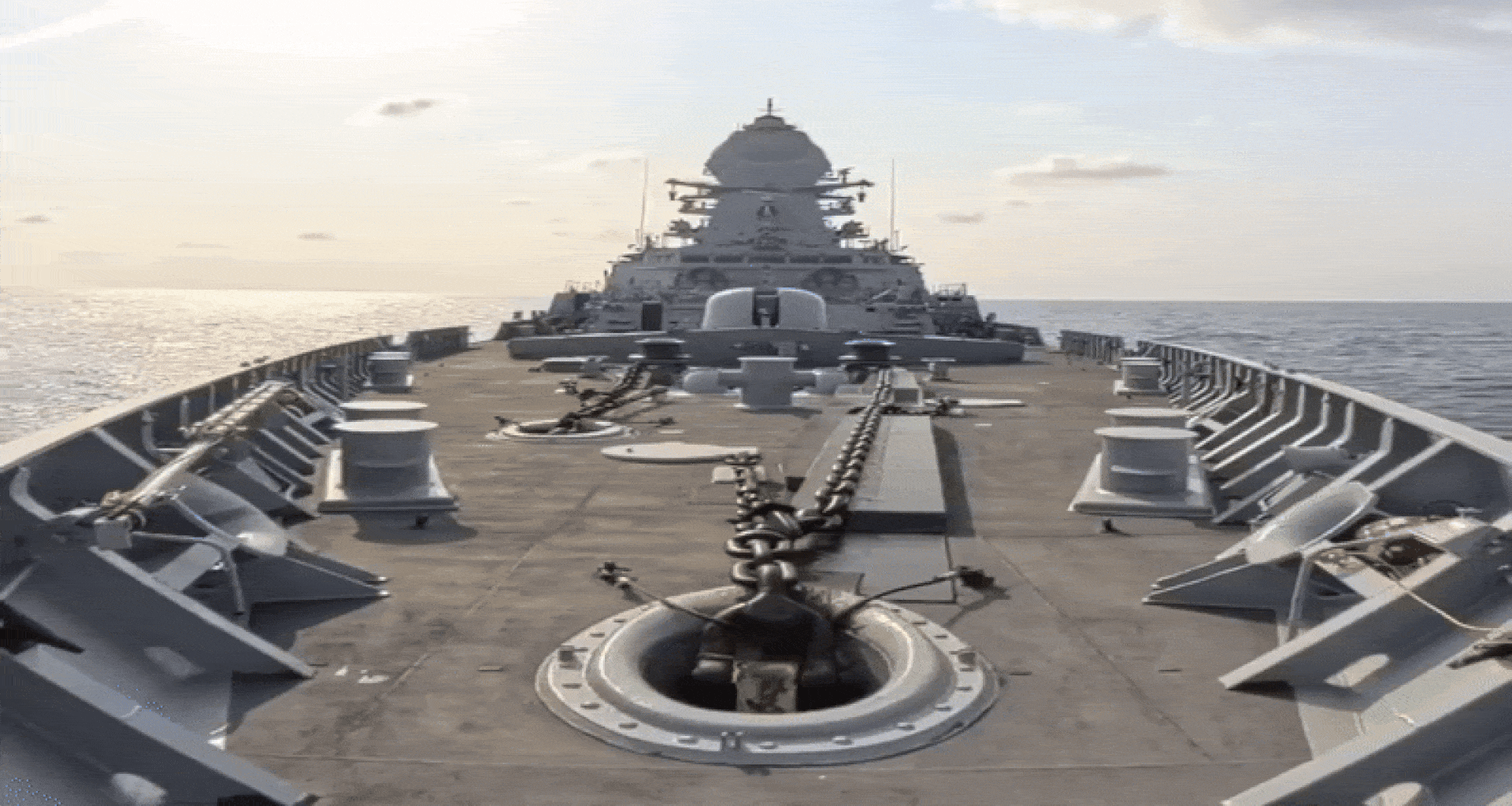 ભારતીય નૌકાદળે વીડિયો શેર કર્યો; INS સુરત મિસાઇલ હુમલાઓને અટકાવવા સક્ષમ