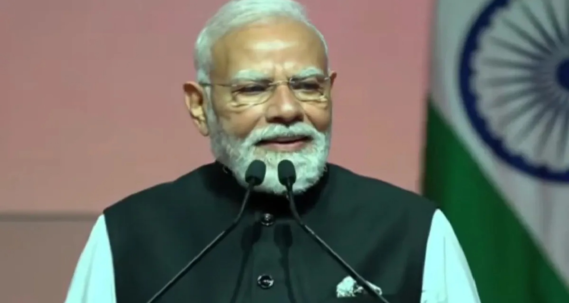 પીએમ મોદીએ ઓમાનમાં ભારતીય સમુદાયને સંબોધિત કરતા કહ્યું, 'અમે વિવિધતાનો આદર કરીએ છીએ'