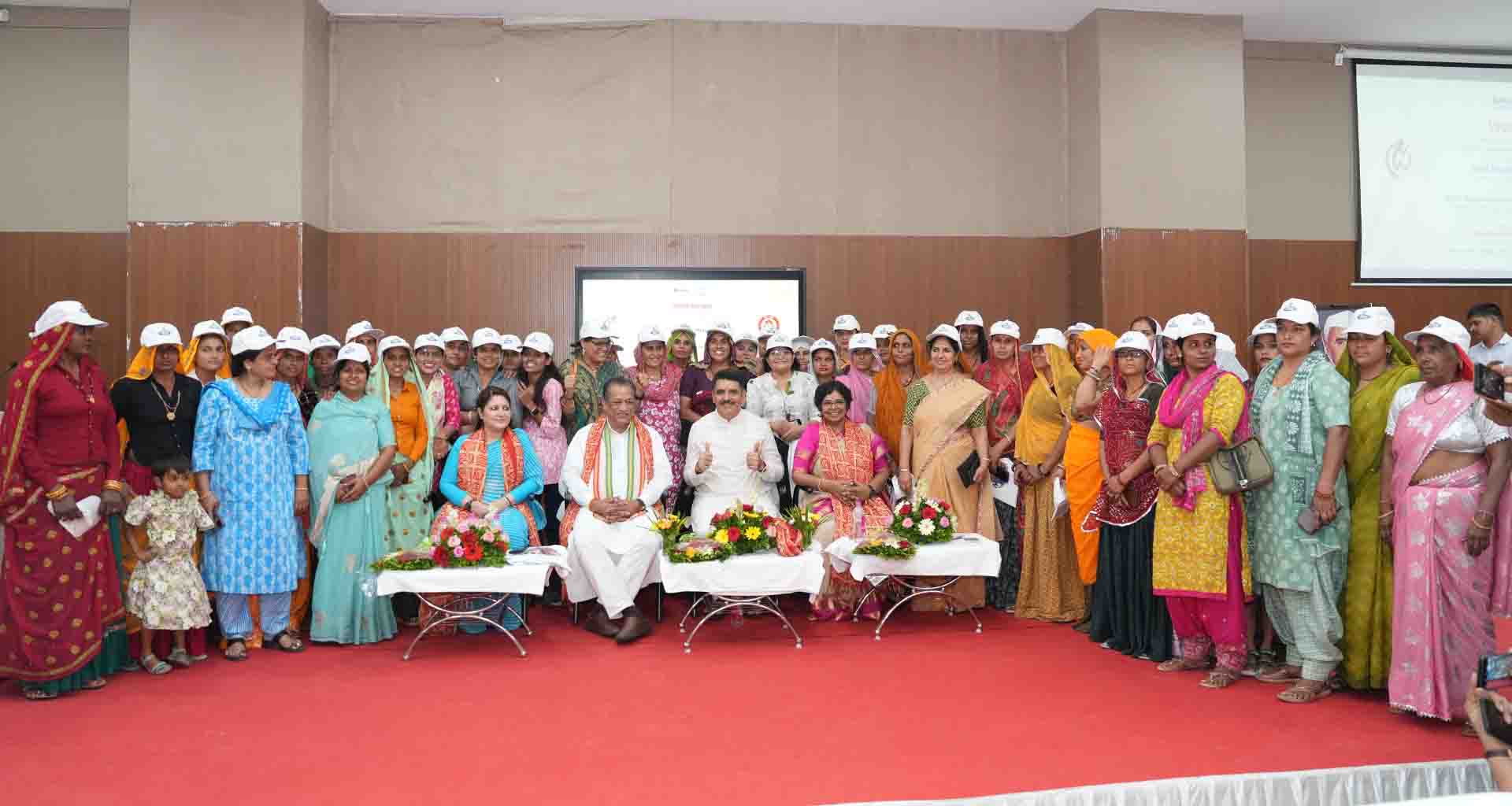 ડેરી ઉદ્યોગમાં મહિલાઓના સશક્તિકરણ માટે રાષ્ટ્રીય મહિલા આયોગના નેતૃત્વમાં ગુજરાત-રાજસ્થાનનું સંયુક્ત પગલું