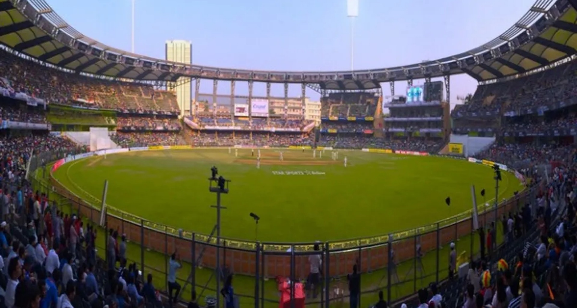 વાનખેડે સ્ટેડિયમના સ્ટોરમાંથી 6.52 લાખ રૂપિયાની જર્સીની ચોરી, સુરક્ષા ગાર્ડની ધરપકડ