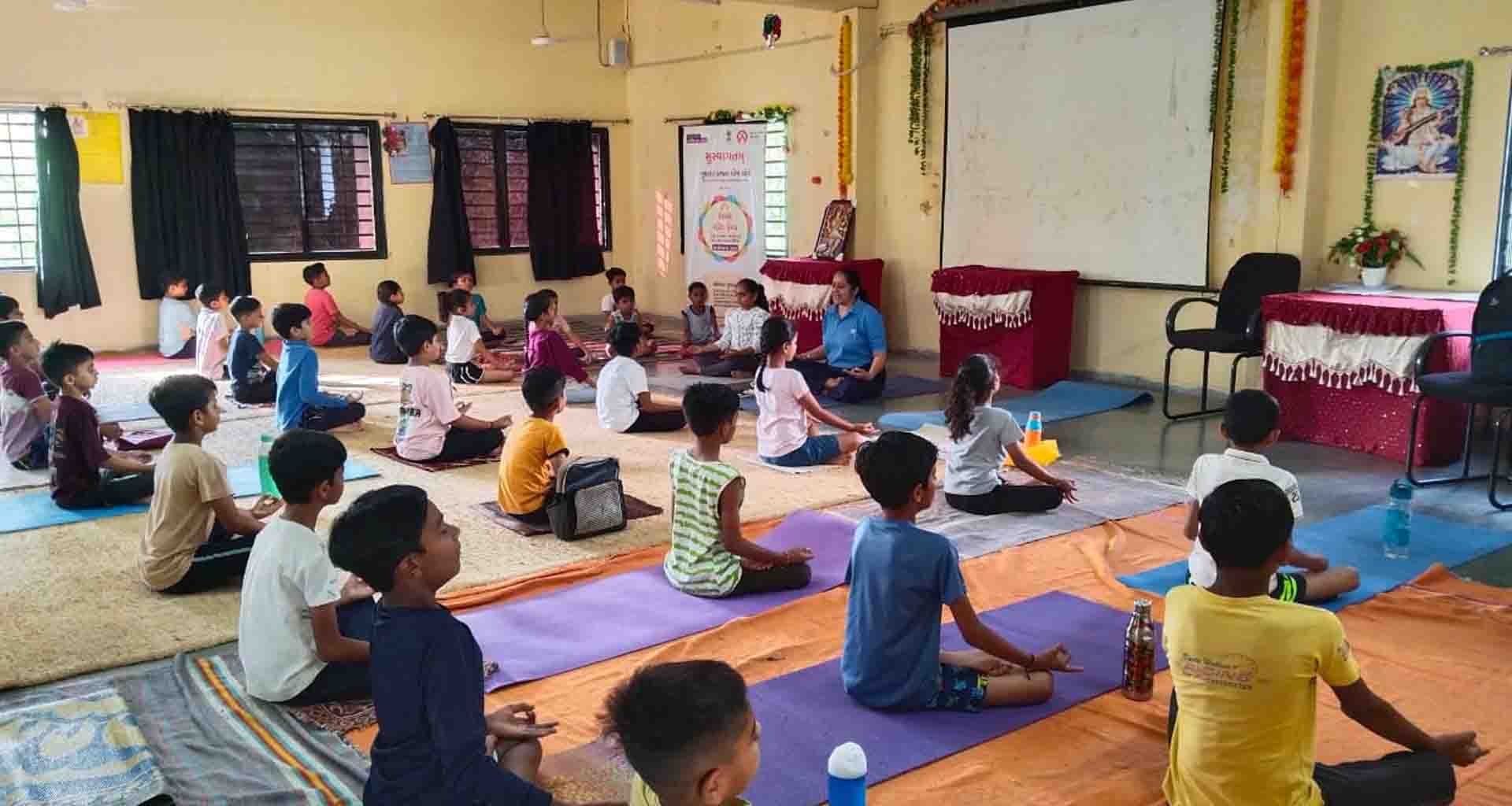 બનાસકાંઠાના પાંચ સ્થળોએ ૧૫ યોગ કોચ ટ્રેનર દ્વારા ૫૨૦ બાળકોને યોગ અને સંસ્કાર માટે શિબિરનું આયોજન કરાયું