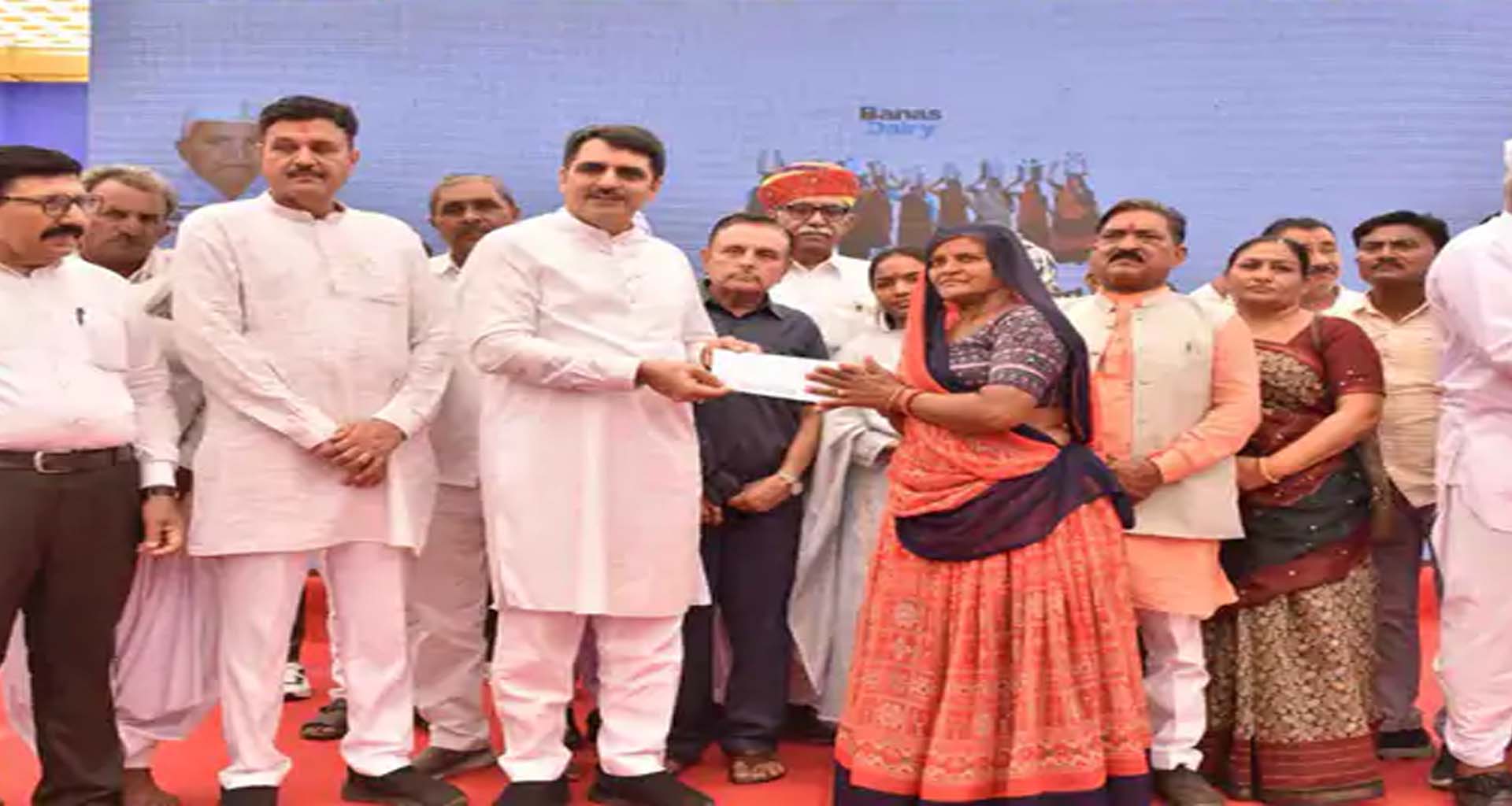 રાધનપુરમાં દૂધ દિવસ અને મહિલા જાગૃતિ કાર્યક્રમ યોજાયો