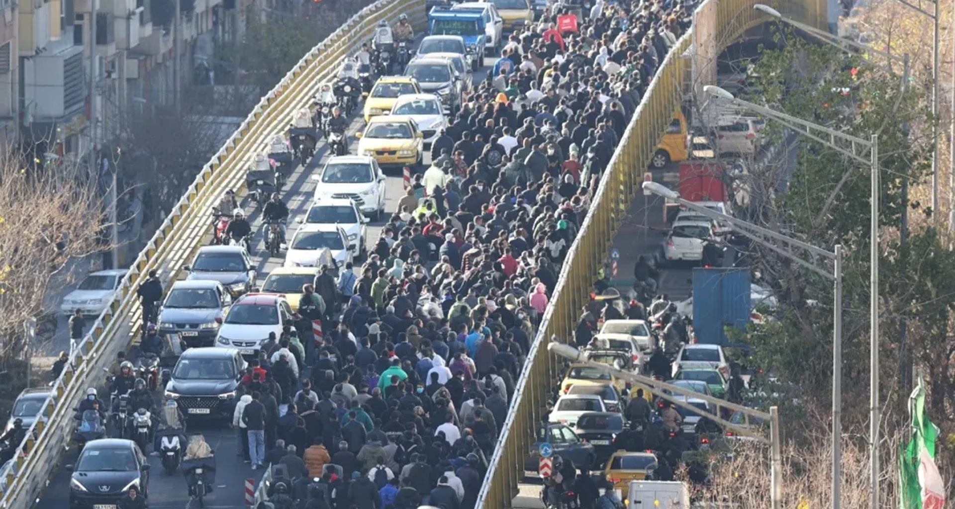 ઈરાનમાં હિંસક વિરોધ પ્રદર્શન, અત્યાર સુધીમાં 15 લોકોના મોત