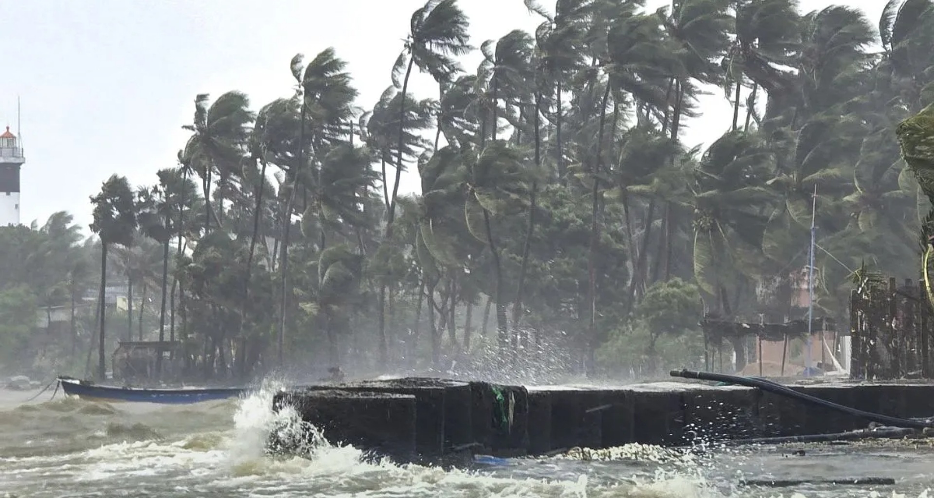 ચક્રવાત દિટવાહ ઝડપથી ભારત તરફ આગળ વધ્યું, શ્રીલંકામાં 150 થી વધુ લોકોના મોત