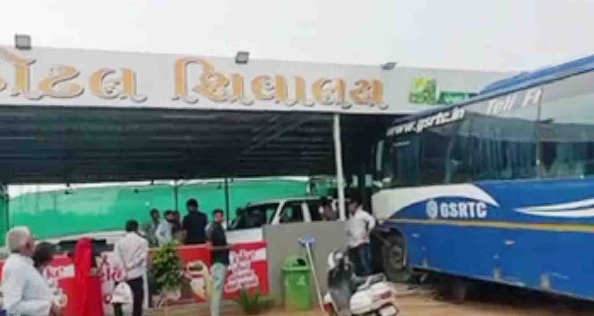 મહેસાણા અમદાવાદ હાઈવે પર થયેલા ટ્રિપલ અકસ્માતમાં ઘટનાસ્થળે એકનું મોત