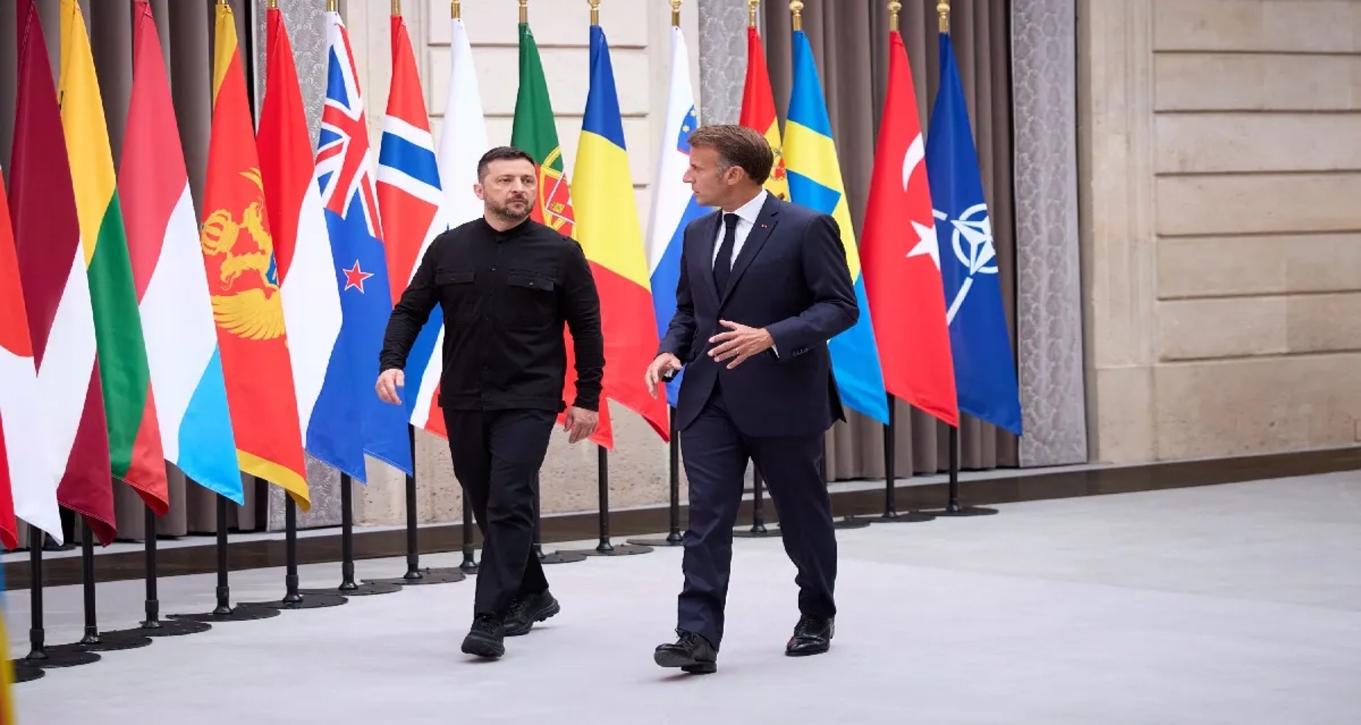 રશિયા સાથે ચાલી રહેલા યુદ્ધ વચ્ચે યુક્રેનિયન રાષ્ટ્રપતિ વોલોડીમીર ઝેલેન્સકી ફ્રાન્સ પહોંચ્યા