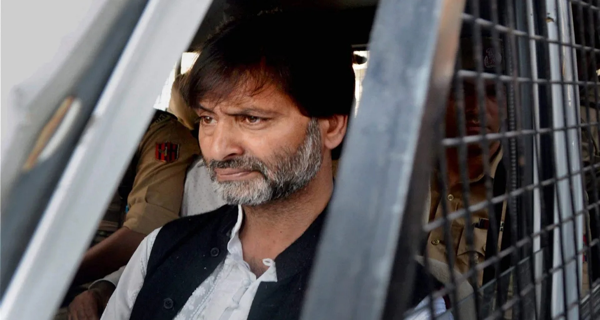 યાસીન મલિકના ઘર સહિત 8 સ્થળોએ દરોડા પાડવામાં આવ્યા, કાશ્મીરી પંડિત મહિલા પર સામૂહિક બળાત્કાર અને પછી હત્યા કરવામાં આવી