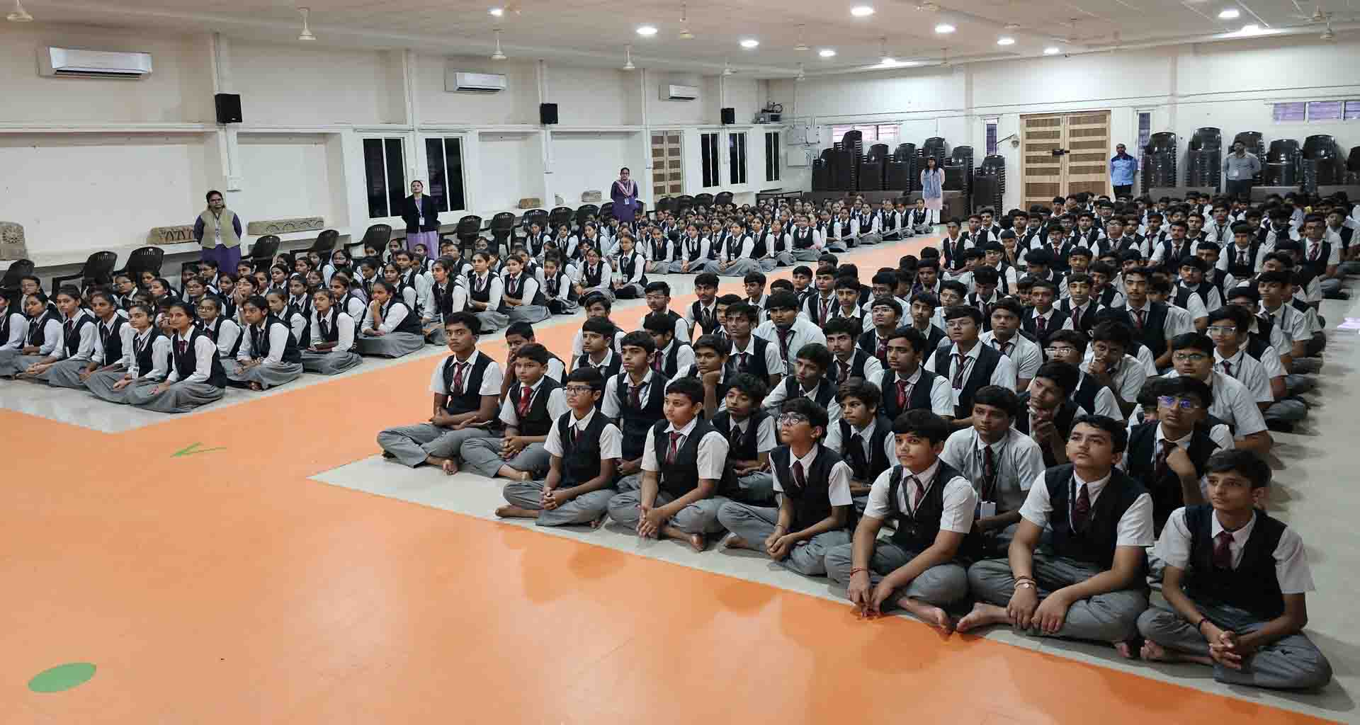 પાટણ એનજીઈએસ ના વિધાર્થીઓને ચંદ્રયાનથી મંગલયાન સુધીની જાણકારી આપતા ઈસરો વૈજ્ઞાનિક ડૉ.આર્યા