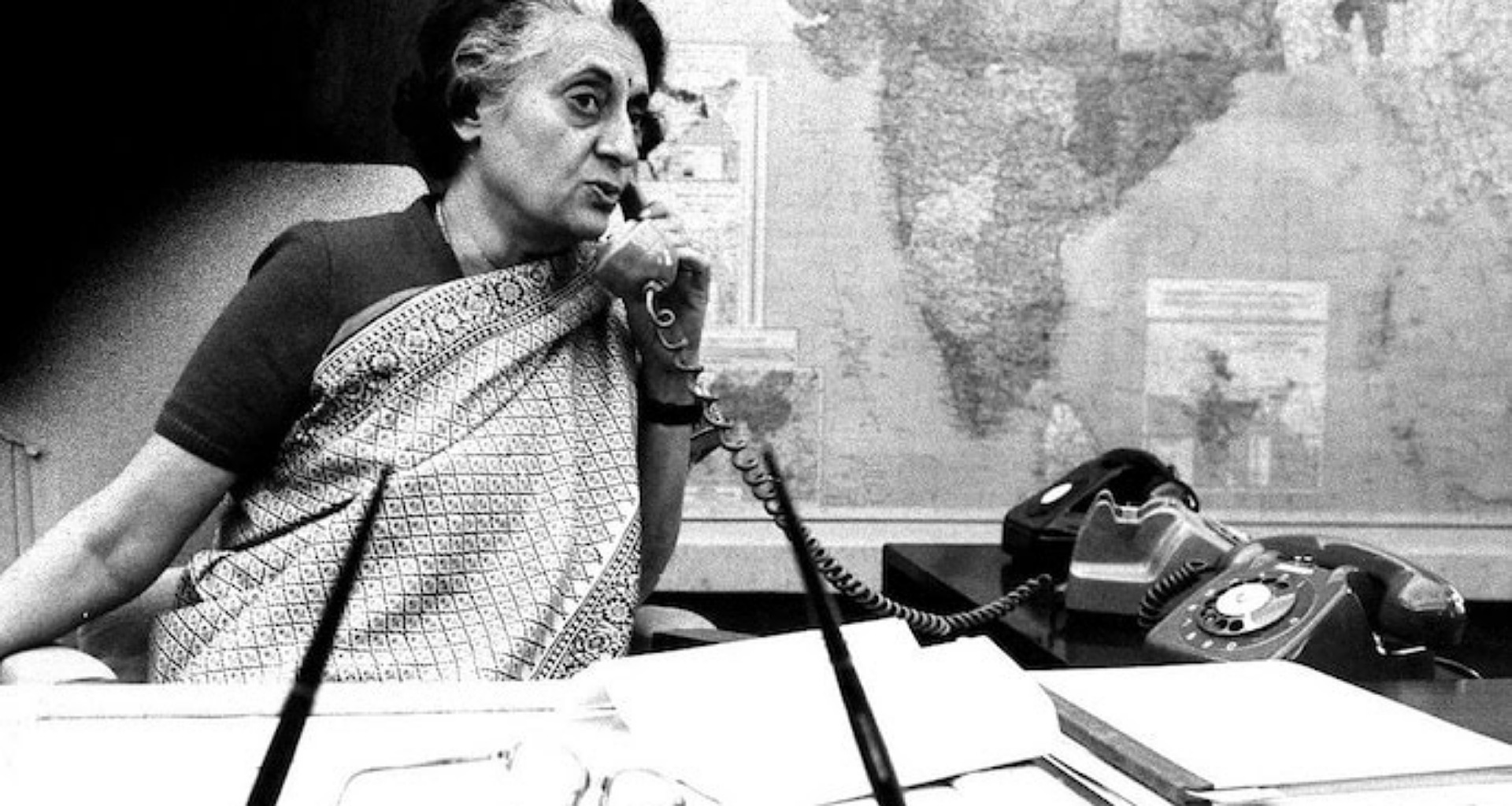 ઇન્દિરા ગાંધીએ બંધારણનો ઉપયોગ કરીને બંધારણને સ્થગિત કર્યું