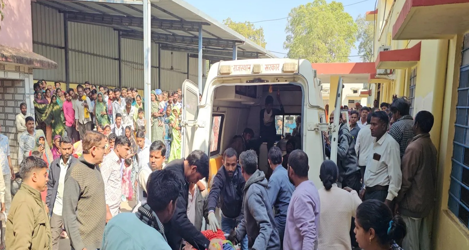 ઉદયપુરમાં મોટો અકસ્માત, 27 મુસાફરોને લઈ જતી જીપ ખાડામાં પડી, ત્રણ લોકોના ઘટનાસ્થળે જ મોત