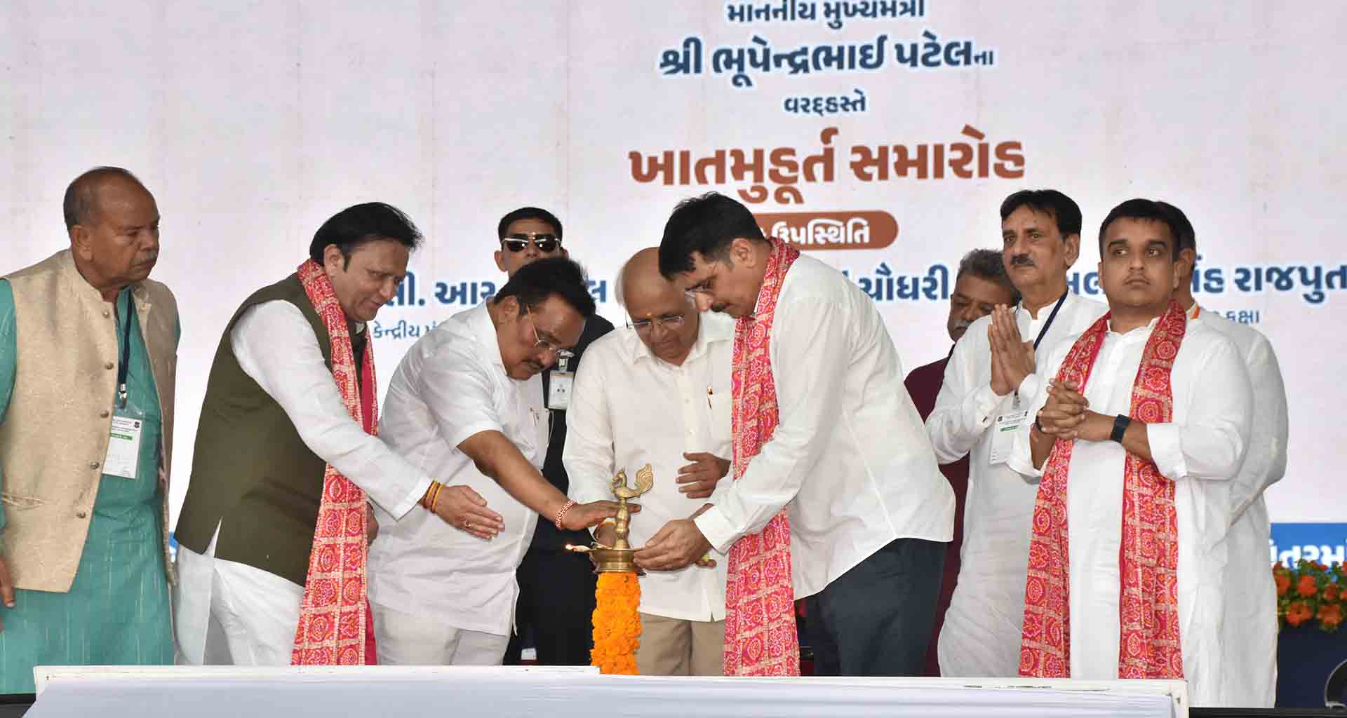 મુખ્યમંત્રી ભૂપેન્દ્ર પટેલે બનાસકાંઠા જિલ્લા ખાતેથી કૂવા રિચાર્જ અભિયાનનો પ્રારંભ કરાવ્યો