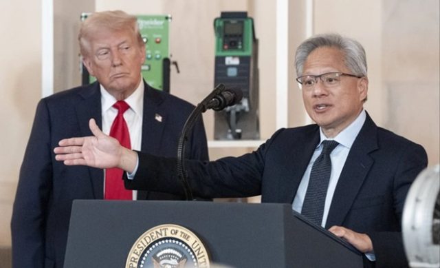 Nvidiaના CEOની ટ્રમ્પ સાથેની મુલાકાત બાદ ચીનને AI ચિપનું વેચાણ ફરી શરૂ કરવા માટે મંજૂરી મેળવી